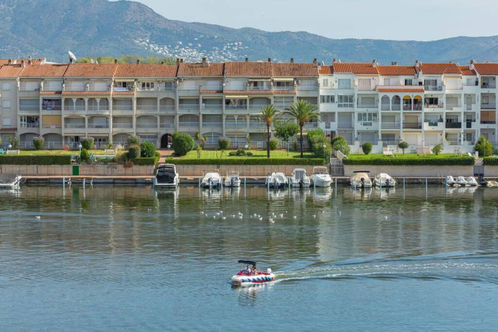 Flateli Empuriabrava Apartment Екстериор снимка